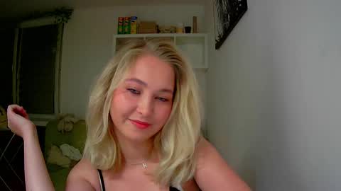 Snapshot of milena391630 chatting on 22, 9, 2025 Milena new nonude shy blonde natural online show from 22, 9, 2025