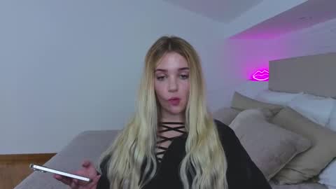 Snapshot of milena_cutiie chatting on 23, 9, 2025 Mila online show from 23, 9, 2025