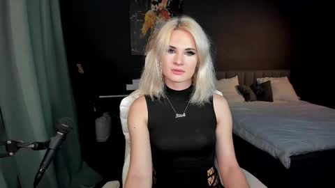 Snapshot of milena_marshmallows chatting on 2, 3, 2025 Milena online show from 2, 3, 2025