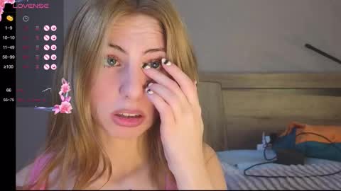 Snapshot of mileycom chatting on 19, 12, 2025 mileycom online show from 19, 12, 2025