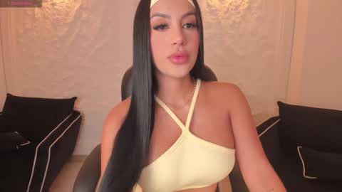 Snapshot of mileycruz_ chatting on 3, 3, 2026 Miley Cruz IG miley model23 online show from 3, 3, 2026