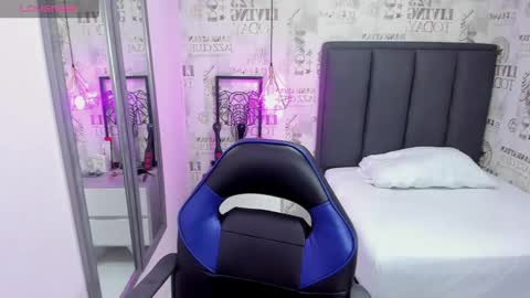 Snapshot of mileyerikson chatting on 21, 1, 2025 MILEY  online show from 21, 1, 2025