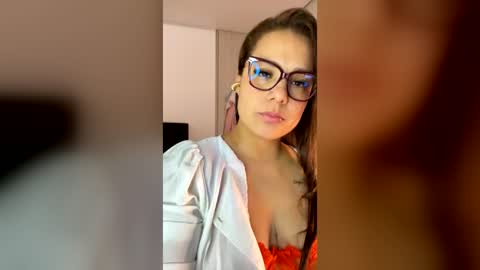 Snapshot of milf__pretty chatting on 19, 6, 2026 Melissa online show from 19, 6, 2026