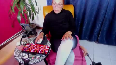 Snapshot of milf_brend chatting on 17, 11, 2025 Milf Brend online show from 17, 11, 2025