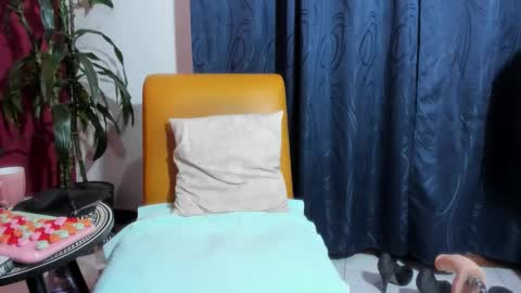 Snapshot of milf_brend chatting on 13, 12, 2025 Milf Brend online show from 13, 12, 2025