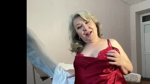 Snapshot of milf_charlotty chatting on 27, 5, 2026 Charlotte online show from 27, 5, 2026