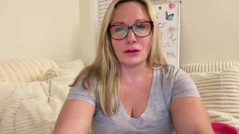 Snapshot of milf_goddess chatting on 15, 9, 2025 MIlf Goddess online show from 15, 9, 2025