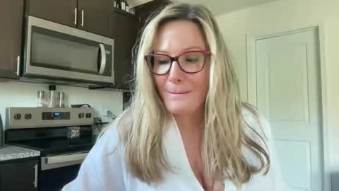 Snapshot of milf_goddess chatting on 26, 10, 2025 MIlf Goddess online show from 26, 10, 2025