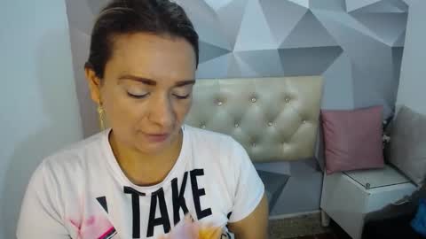 milf_hugeboobs online show from 17, 11, 2025