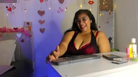 milf latinn online show from 17, 9, 2025