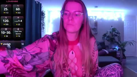 Snapshot of milf_tara36 chatting on 25, 12, 2024 Milf Tara36 online show from 25, 12, 2024