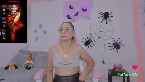 Snapshot of milfaaura chatting on 25, 10, 2025 Aura online show from 25, 10, 2025