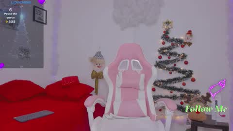 Snapshot of milfaaura chatting on 16, 12, 2025 Aura online show from 16, 12, 2025