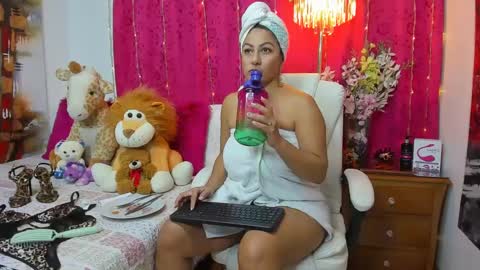 Nakary Bustamante online show from 8, 2, 2025