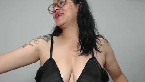 Snapshot of milfcamila367608 chatting on 24, 9, 2025 camila online show from 24, 9, 2025