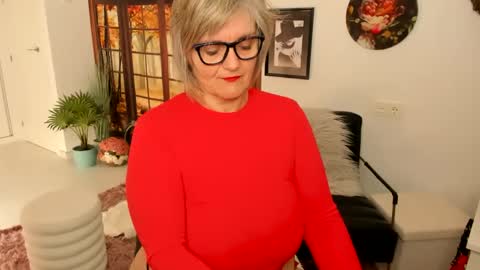 Snapshot of milfelladd69 chatting on 27, 2, 2025 MilfElla online show from 27, 2, 2025