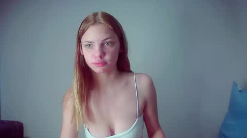Snapshot of milia21 chatting on 5, 10, 2025 milia21 online show from 5, 10, 2025