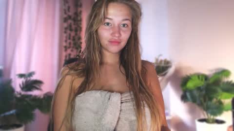 Snapshot of milk_bunny_ chatting on 25, 9, 2025 milk_bunny_ online show from 25, 9, 2025