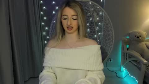 Vivian online show from 5, 10, 2025