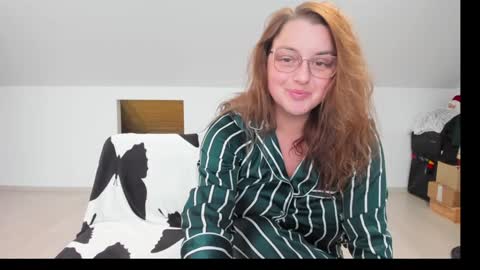 Snapshot of milkykandy chatting on 20, 12, 2025 Livia online show from 20, 12, 2025