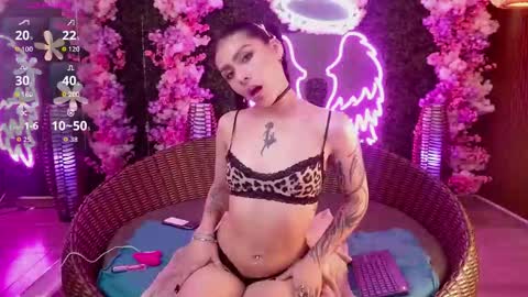 Snapshot of milla_davis chatting on 21, 10, 2025 MILLA online show from 21, 10, 2025