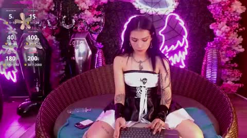 Snapshot of milla_davis chatting on 28, 10, 2025 MILLA online show from 28, 10, 2025