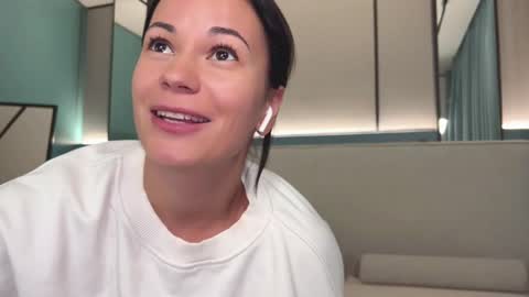 Snapshot of milla_kuni chatting on 27, 1, 2025 Mila online show from 27, 1, 2025