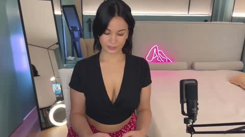 Snapshot of milla_kuni chatting on 27, 2, 2025 Mila online show from 27, 2, 2025
