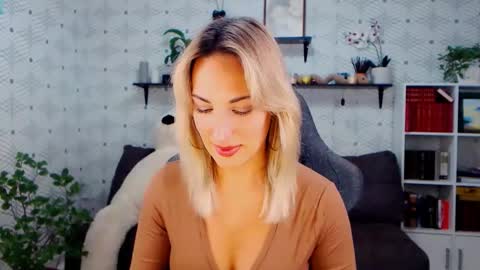 MillaXQueen online show from 26, 10, 2025