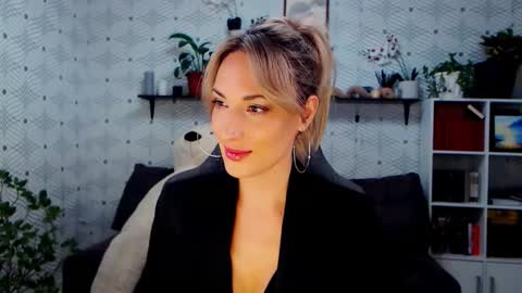 MillaXQueen online show from 30, 11, 2025