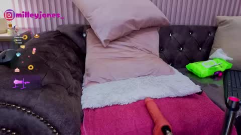 milleyjones_ online show from 25, 4, 2026
