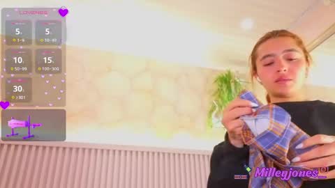 Snapshot of milleyjones_ chatting on 8, 6, 2026 milleyjones_ online show from 8, 6, 2026