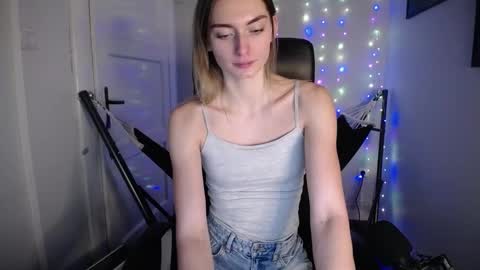 millie_lacroix online show from 25, 1, 2025