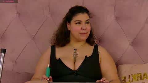 Snapshot of milllie_joy chatting on 8, 3, 2025 Millie online show from 8, 3, 2025