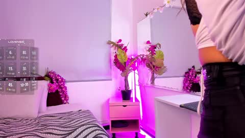  Milu Belucci  online show from 7, 1, 2025