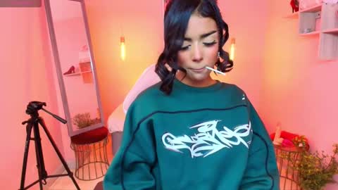 milu_carbajal_x online show from 2, 12, 2025