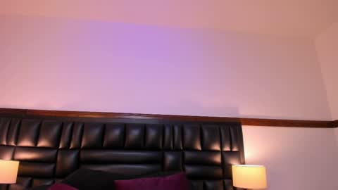 Milu Wallace  online show from 27, 2, 2025