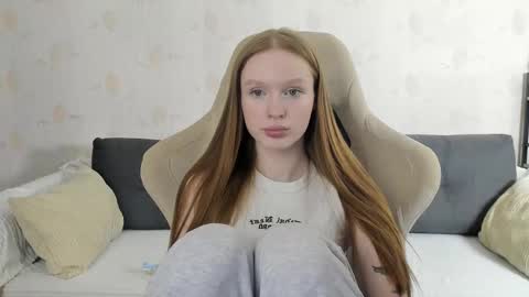 Snapshot of milymi_ chatting on 20, 10, 2025 Milena and Jasper online show from 20, 10, 2025