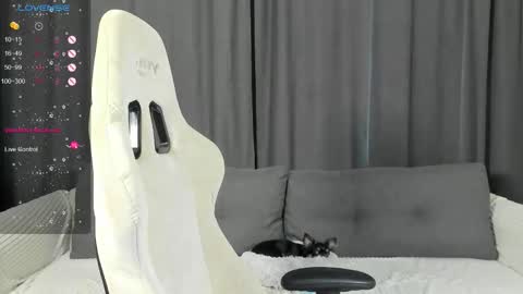 Snapshot of milymi_ chatting on 20, 12, 2025 Milena and Jasper online show from 20, 12, 2025