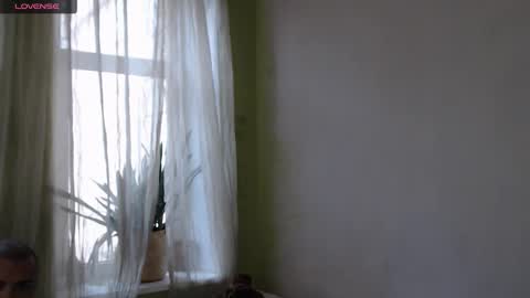 Snapshot of mimi_la chatting on 8, 10, 2025 mimi_la online show from 8, 10, 2025