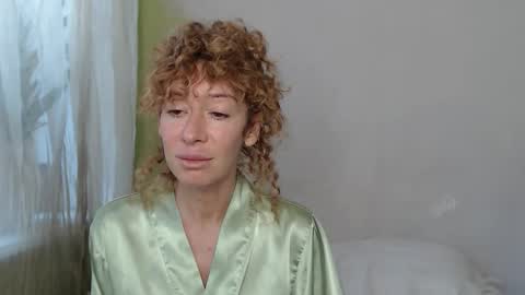 Snapshot of mimi_la chatting on 10, 10, 2025 mimi_la online show from 10, 10, 2025
