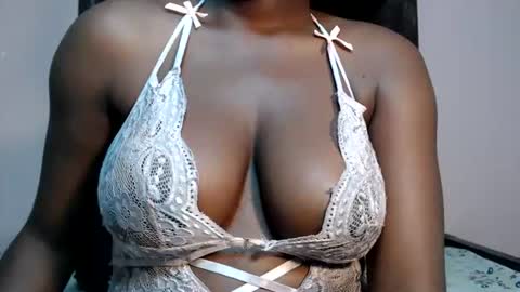 Snapshot of mimiebony chatting on 14, 7, 2026 mimiebony online show from 14, 7, 2026