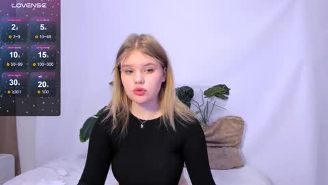 hi Im Mina  online show from 5, 3, 2025