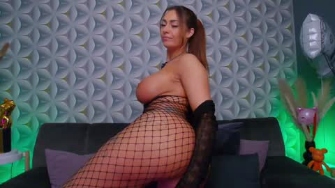 Snapshot of mina_babe1 chatting on 27, 3, 2026 Mina online show from 27, 3, 2026