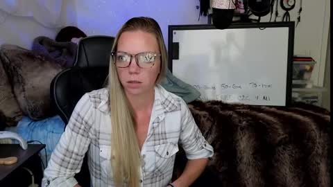 Mindy Mars online show from 17, 9, 2025