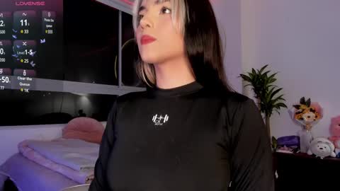 Snapshot of ming_yue_ chatting on 5, 3, 2025 My name is Fer Nice to meet you give it a thumbs up please its important online show from 5, 3, 2025