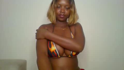 Snapshot of mini_barbie chatting on 7, 5, 2026 STRAWBERRY online show from 7, 5, 2026