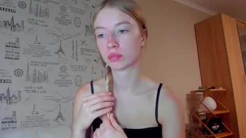 Snapshot of minidiva_ chatting on 23, 9, 2025 Amelia online show from 23, 9, 2025