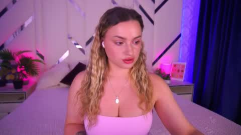 Snapshot of minifox_ chatting on 2, 11, 2025 minifox_ online show from 2, 11, 2025