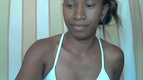 minouch211907 online show from 4, 1, 2025